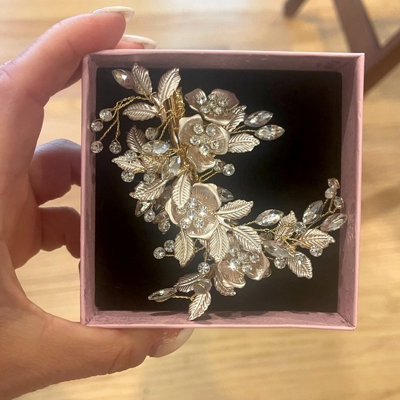 Light Gold Bridal Hair Pc. …Never Worn ✨See All Pics + Video - Picture 1 of 4